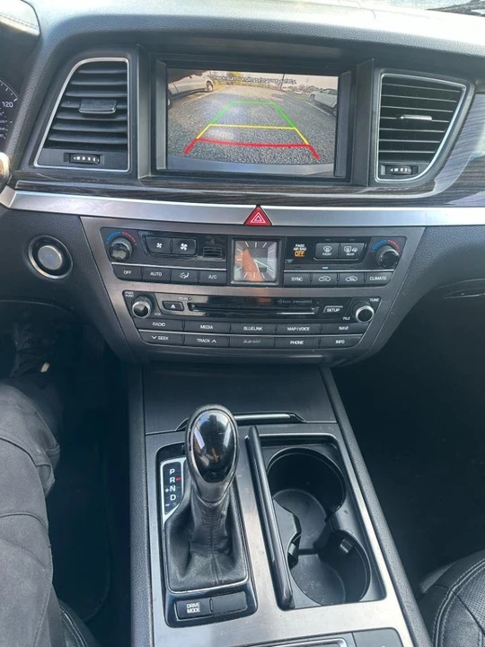 2015 Hyundai Genesis - Image 9 of 10