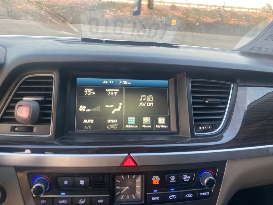 2015 Hyundai Genesis - Image 10 of 19