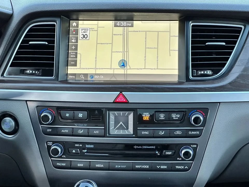 2015 Hyundai Genesis - Image 14 of 20