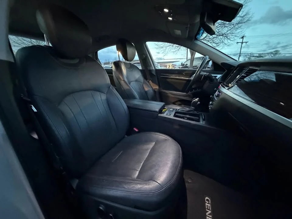 2015 Hyundai Genesis - Image 16 of 20