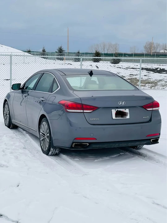 2015 Hyundai Genesis - Image 11 of 20
