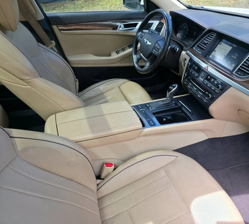 2015 Hyundai Genesis - Image 15 of 20