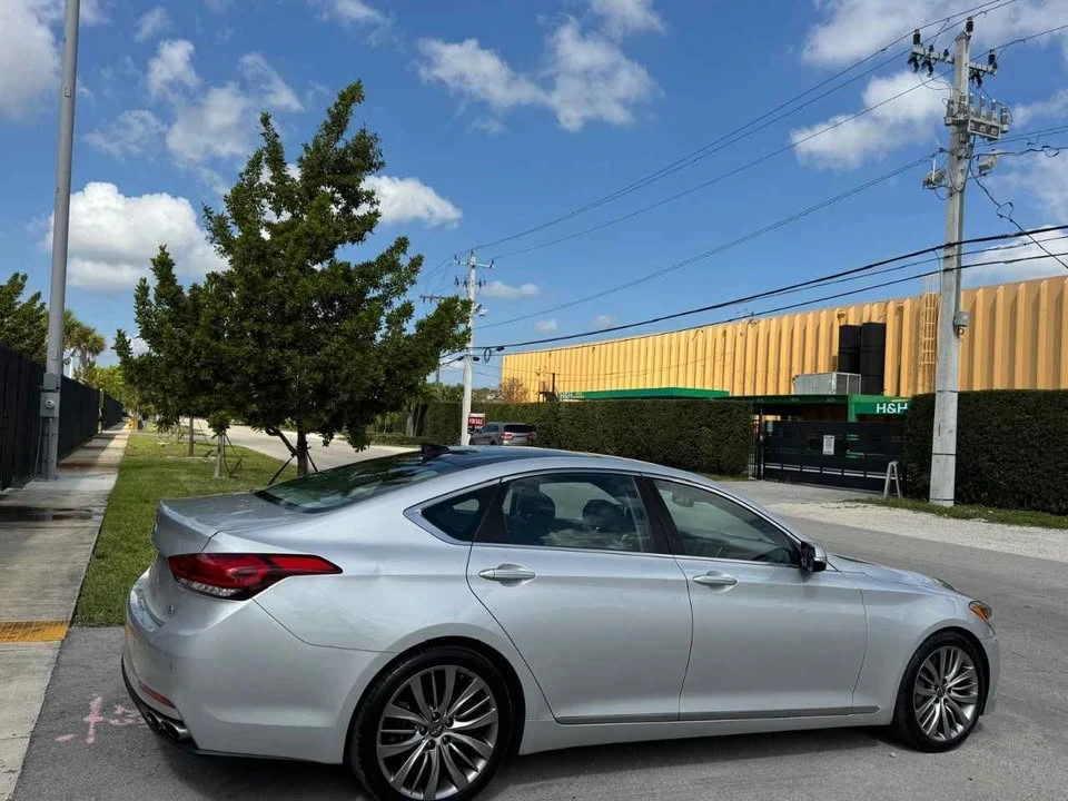 2015 Hyundai Genesis - Image 2 of 10
