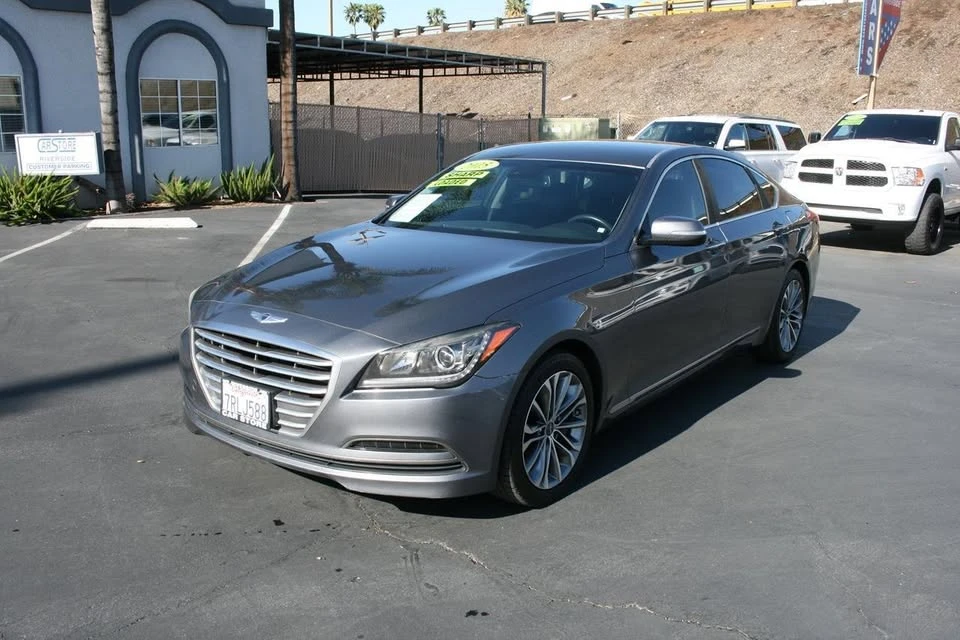 2015 Hyundai Genesis - Image 11 of 20