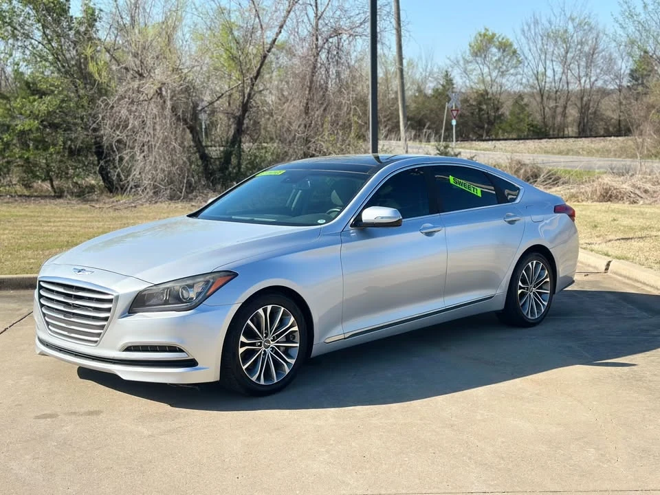 2015 Hyundai Genesis - Image 2 of 15