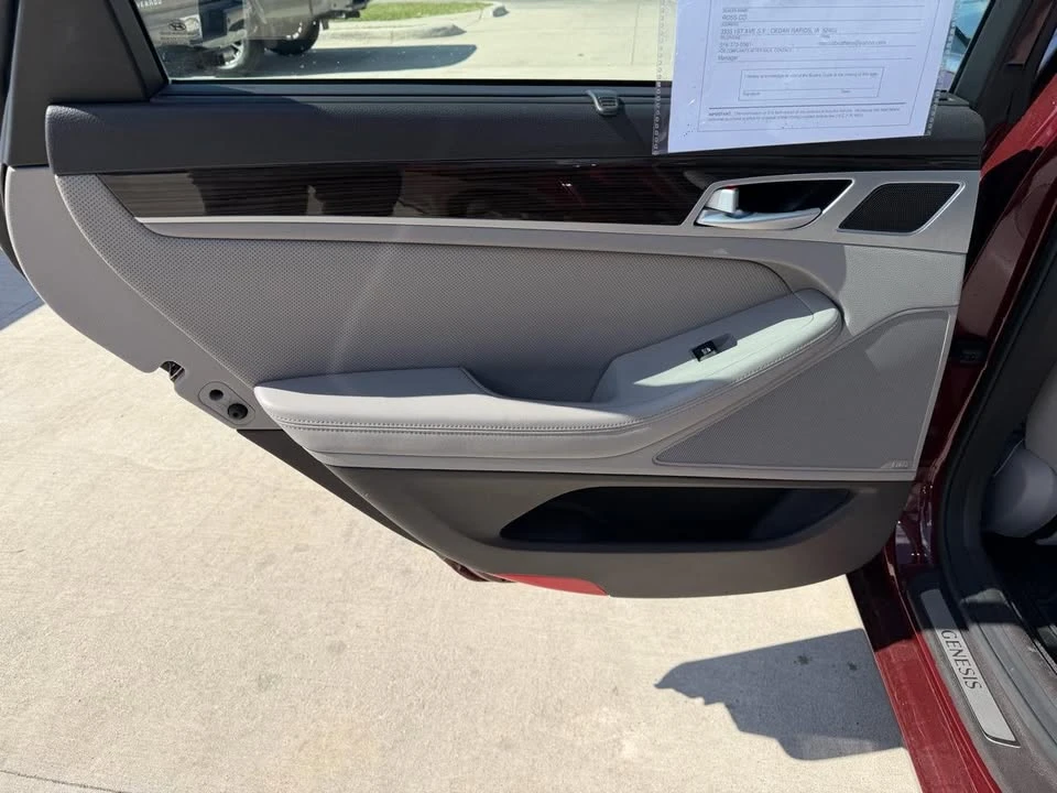 2015 Hyundai Genesis - Image 11 of 16