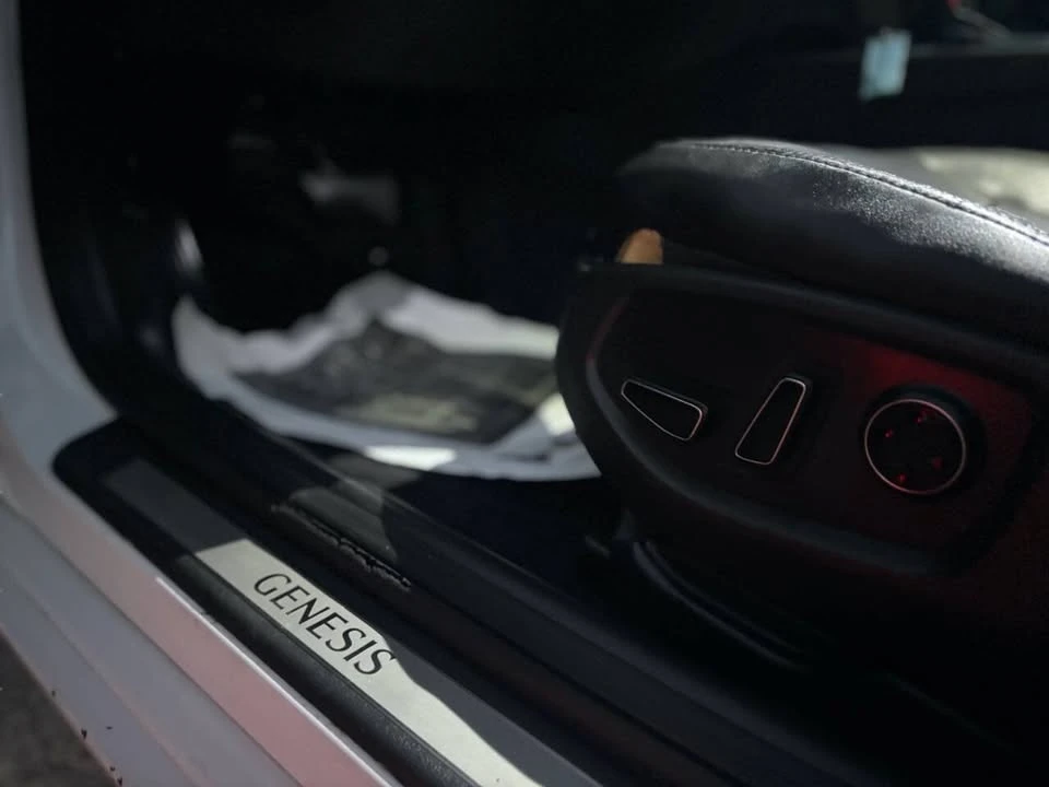 2015 Hyundai Genesis - Image 12 of 20