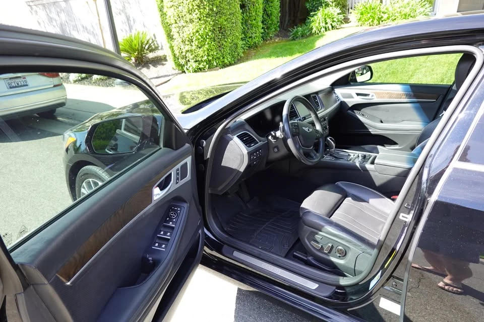 2015 Hyundai Genesis - Image 6 of 14