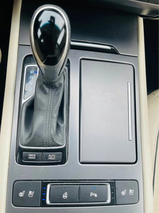 2015 Hyundai Genesis - Image 19 of 20