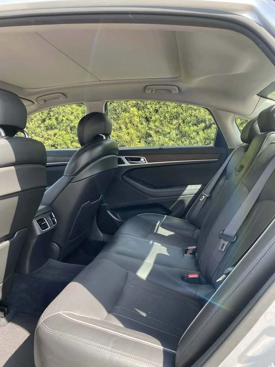 2015 Hyundai Genesis - Image 16 of 19