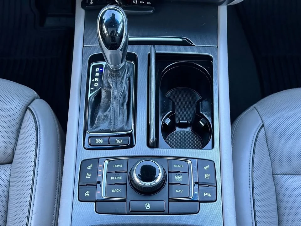 2015 Hyundai Genesis - Image 15 of 20