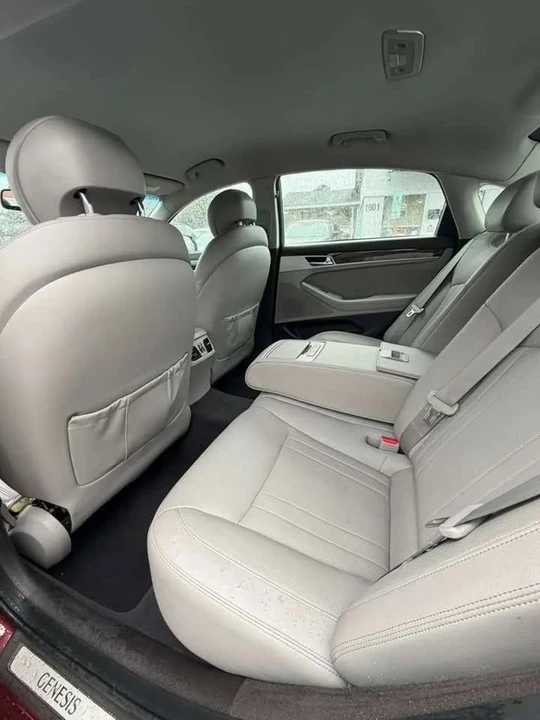 2015 Hyundai Genesis - Image 15 of 17