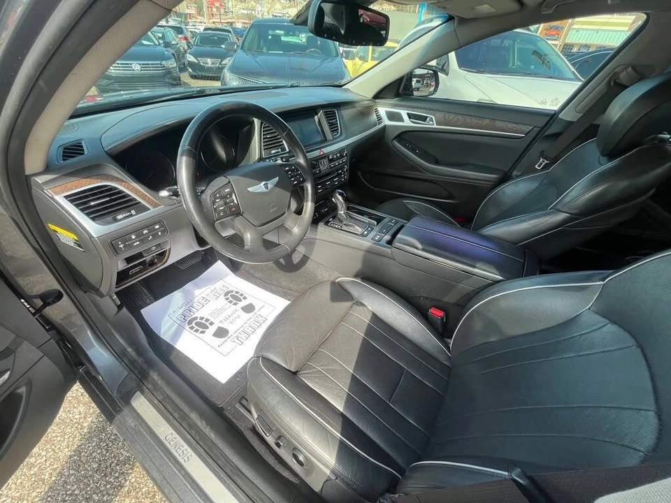 2015 Hyundai Genesis - Image 7 of 15