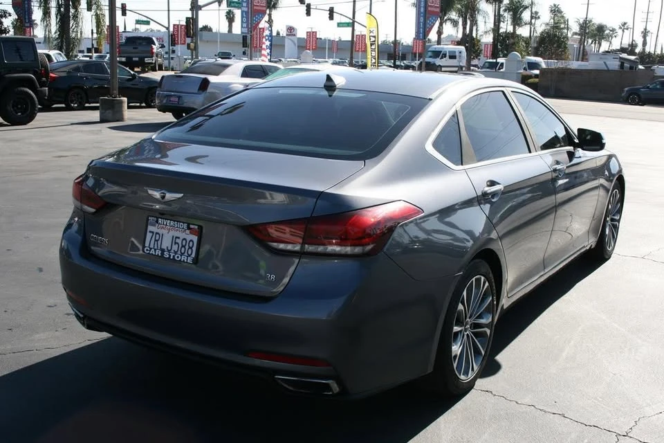 2015 Hyundai Genesis - Image 2 of 20