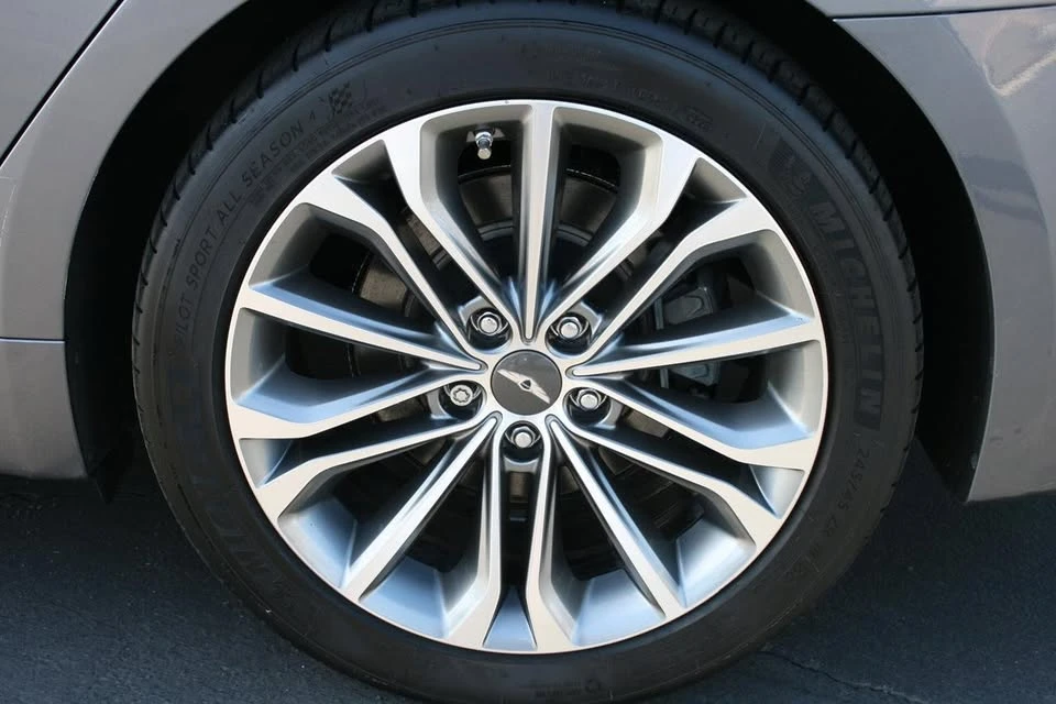 2015 Hyundai Genesis - Image 16 of 20