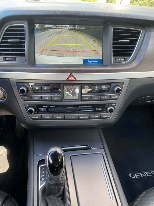 2015 Hyundai Genesis - Image 15 of 19