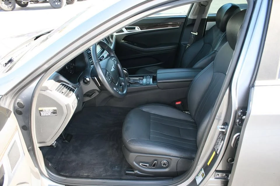 2015 Hyundai Genesis - Image 17 of 20