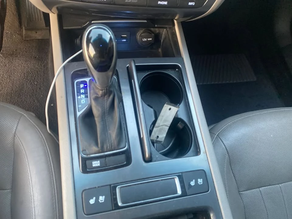 2015 Hyundai Genesis - Image 12 of 19
