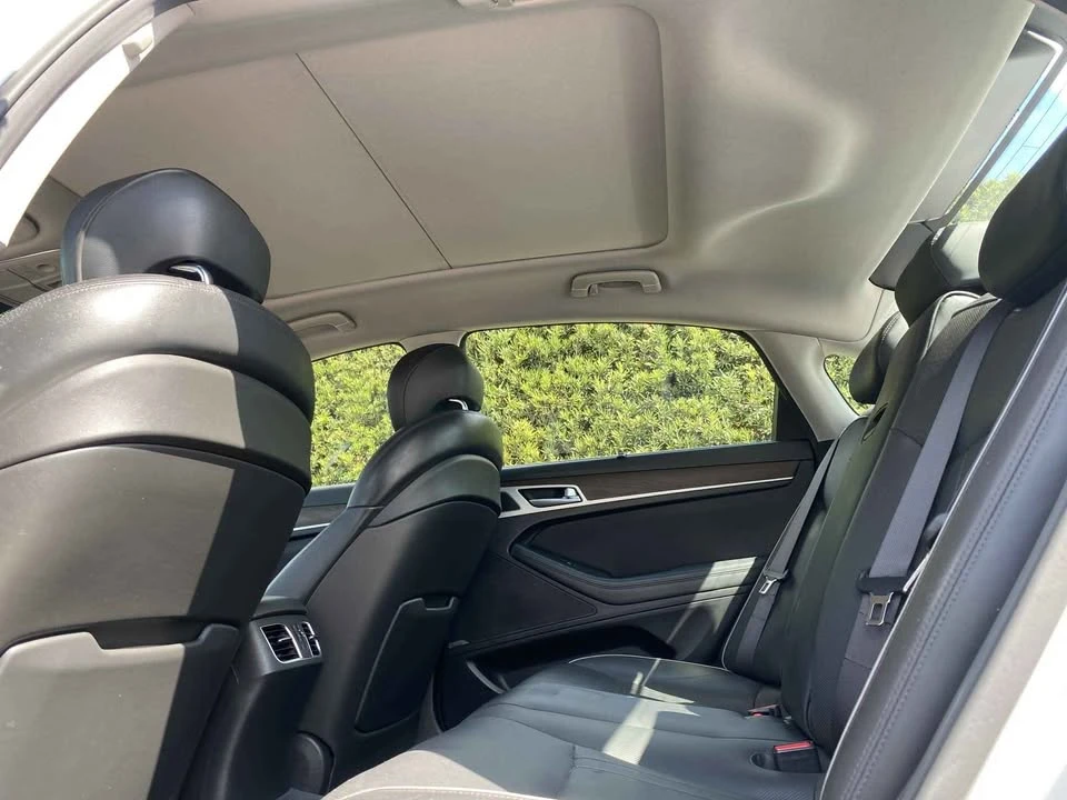 2015 Hyundai Genesis - Image 17 of 19