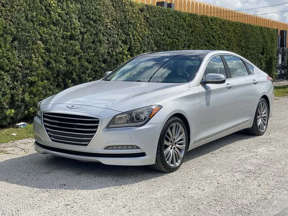 2015 Hyundai Genesis - Image 2 of 19