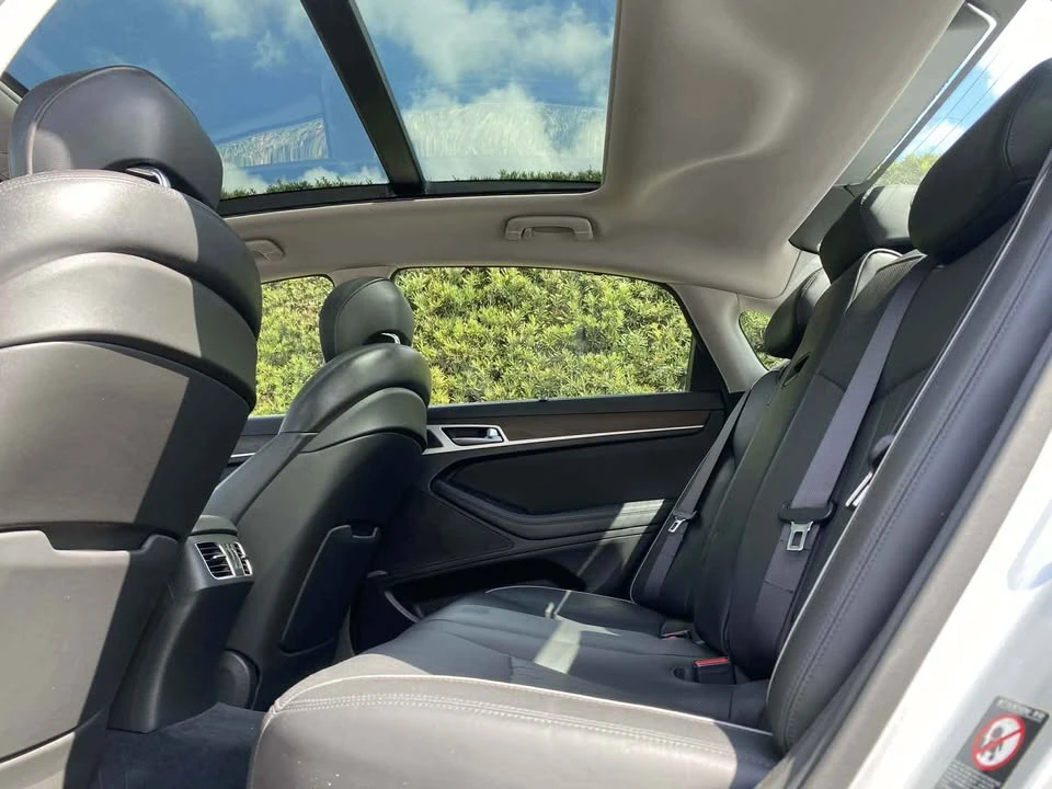 2015 Hyundai Genesis - Image 8 of 20