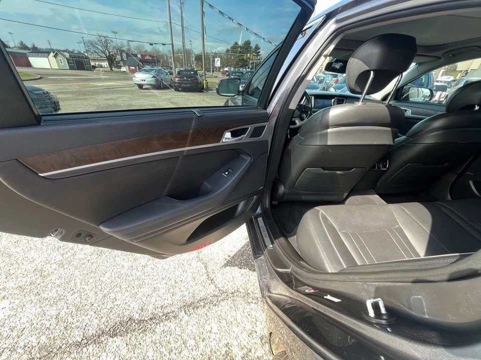 2015 Hyundai Genesis - Image 10 of 15