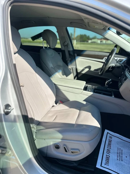 2015 Hyundai Genesis - Image 12 of 15