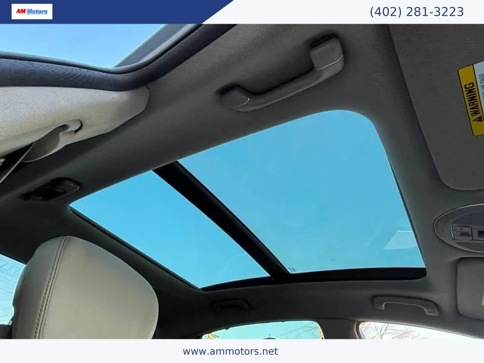 2015 Hyundai Genesis - Image 12 of 17
