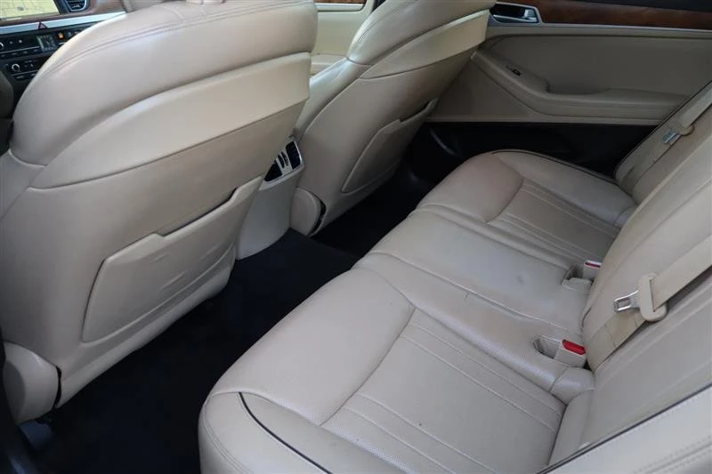 2015 Hyundai Genesis - Image 9 of 15