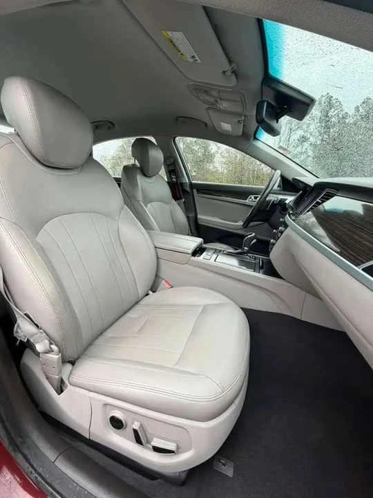 2015 Hyundai Genesis - Image 14 of 17