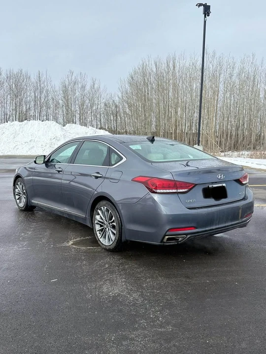 2015 Hyundai Genesis - Image 8 of 14
