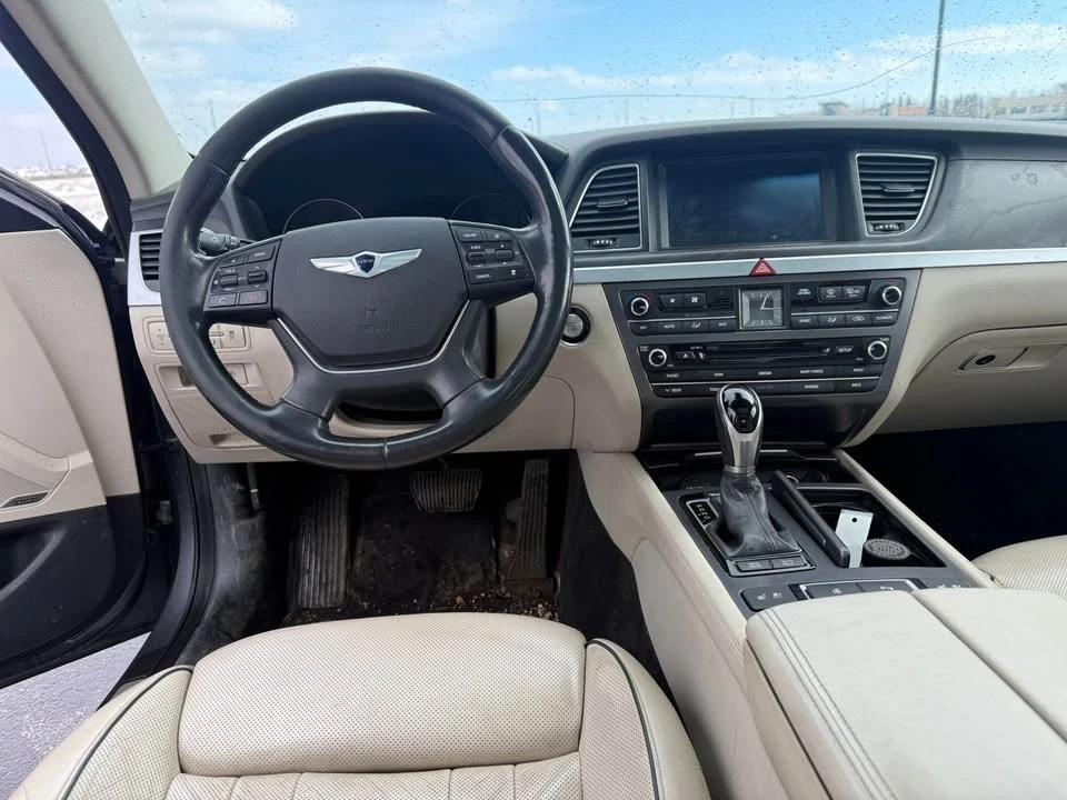 2015 Hyundai Genesis - Image 12 of 14