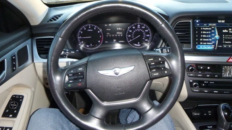 2015 Hyundai Genesis - Image 17 of 20