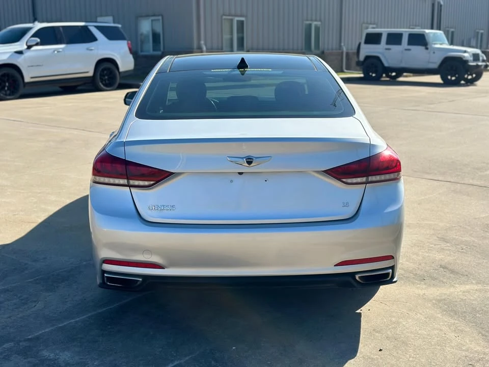 2015 Hyundai Genesis - Image 8 of 15
