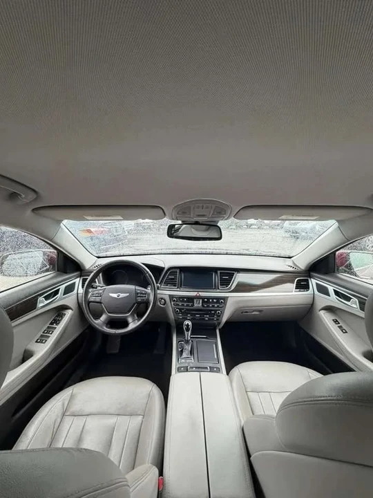 2015 Hyundai Genesis - Image 10 of 17