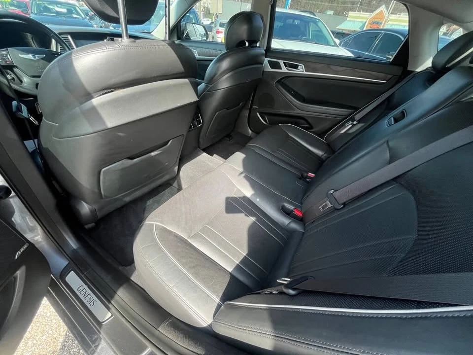 2015 Hyundai Genesis - Image 9 of 15
