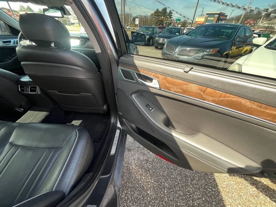 2015 Hyundai Genesis - Image 13 of 15
