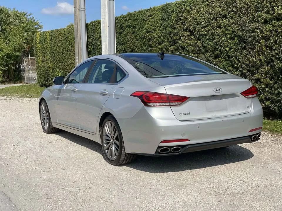 2015 Hyundai Genesis - Image 5 of 18
