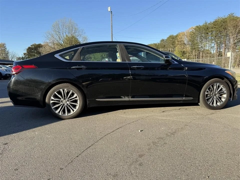 2015 Hyundai Genesis - Image 11 of 20
