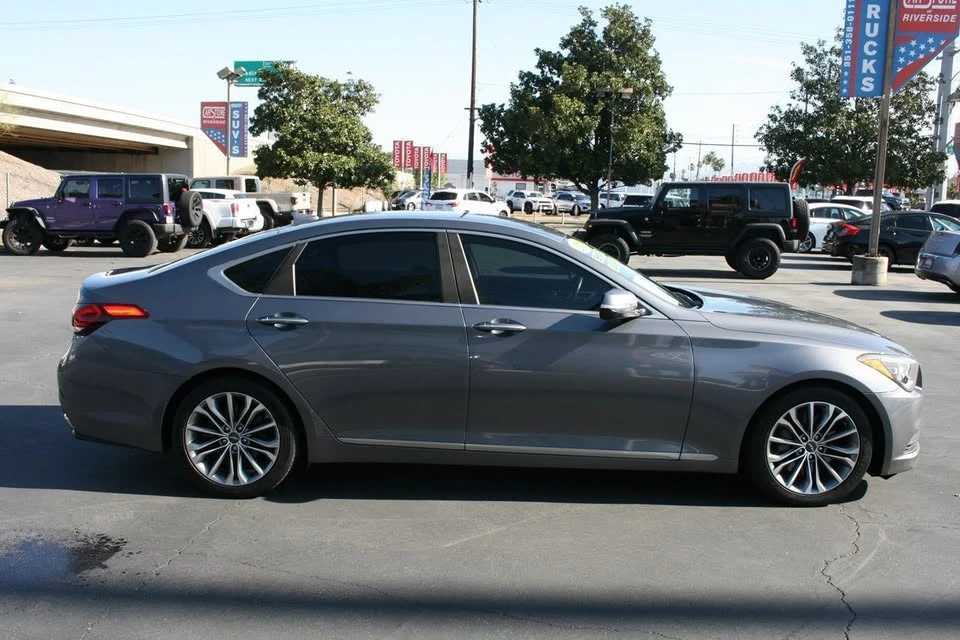 2015 Hyundai Genesis - Image 12 of 20