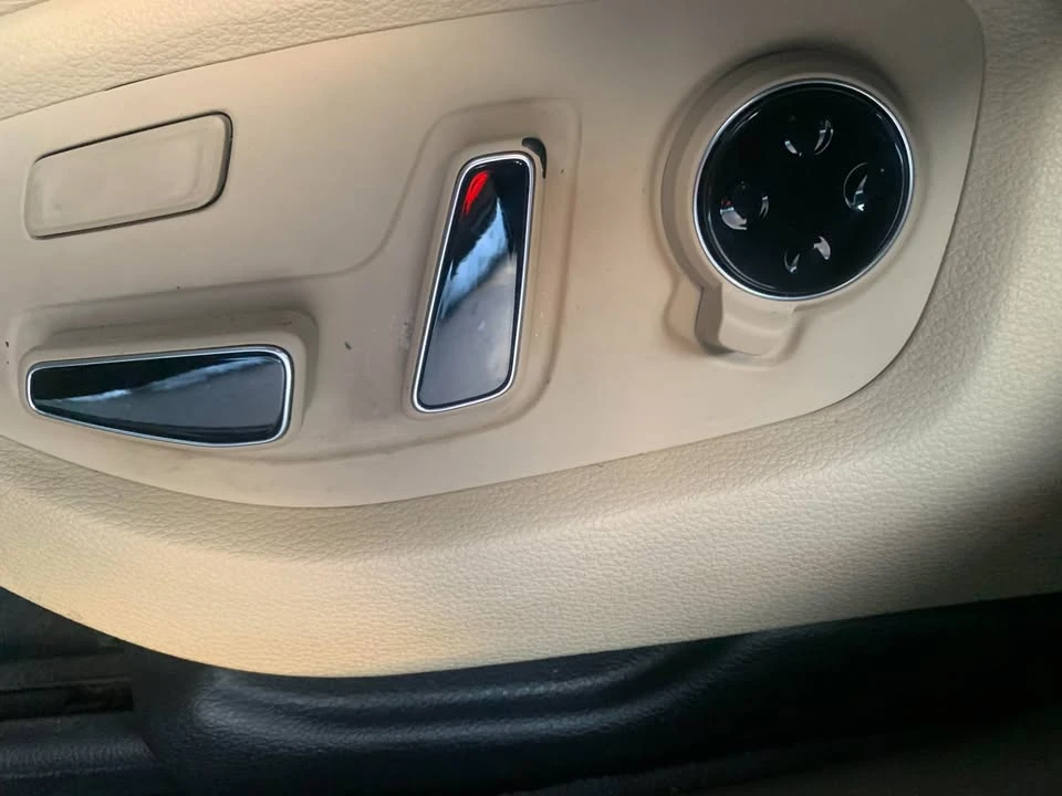 2015 Hyundai Genesis - Image 13 of 20