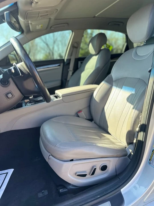 2015 Hyundai Genesis - Image 10 of 15