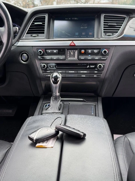 2015 Hyundai Genesis - Image 18 of 20