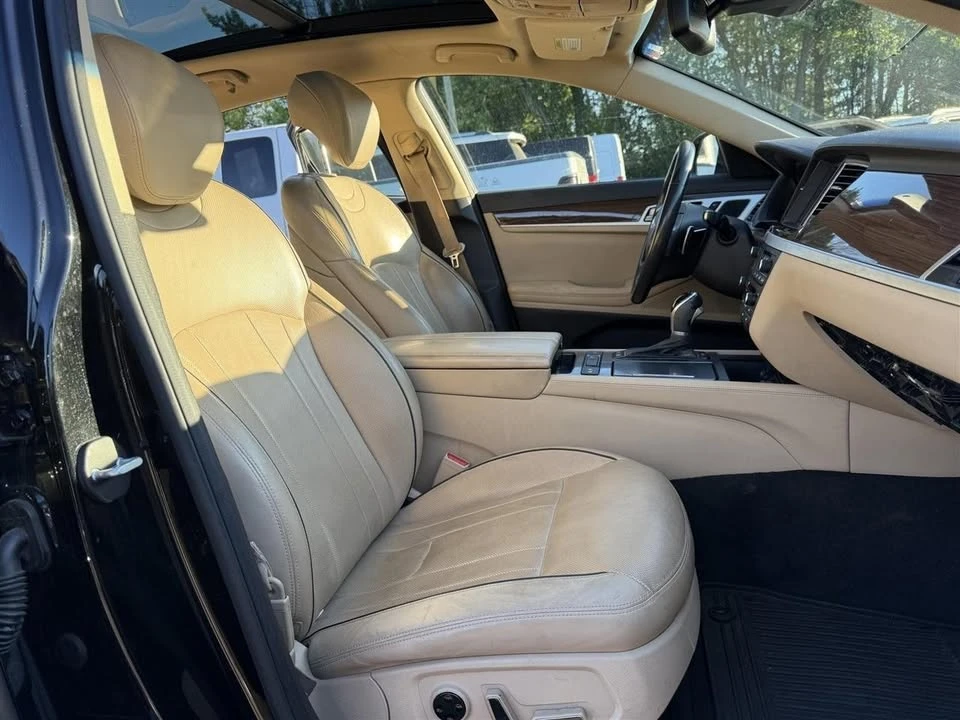 2015 Hyundai Genesis - Image 18 of 20