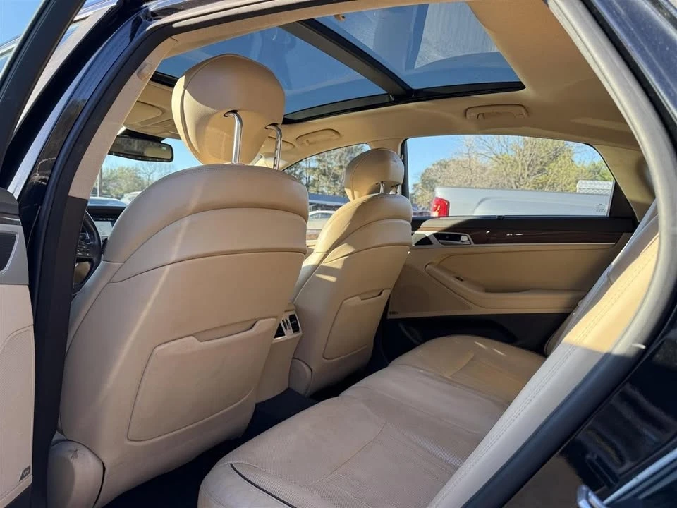2015 Hyundai Genesis - Image 17 of 20