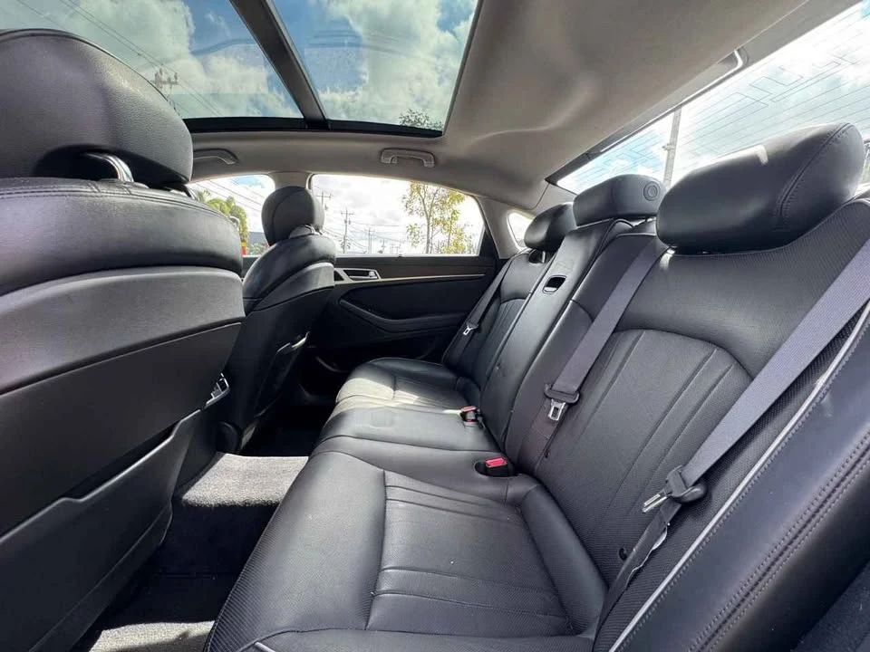 2015 Hyundai Genesis - Image 9 of 10