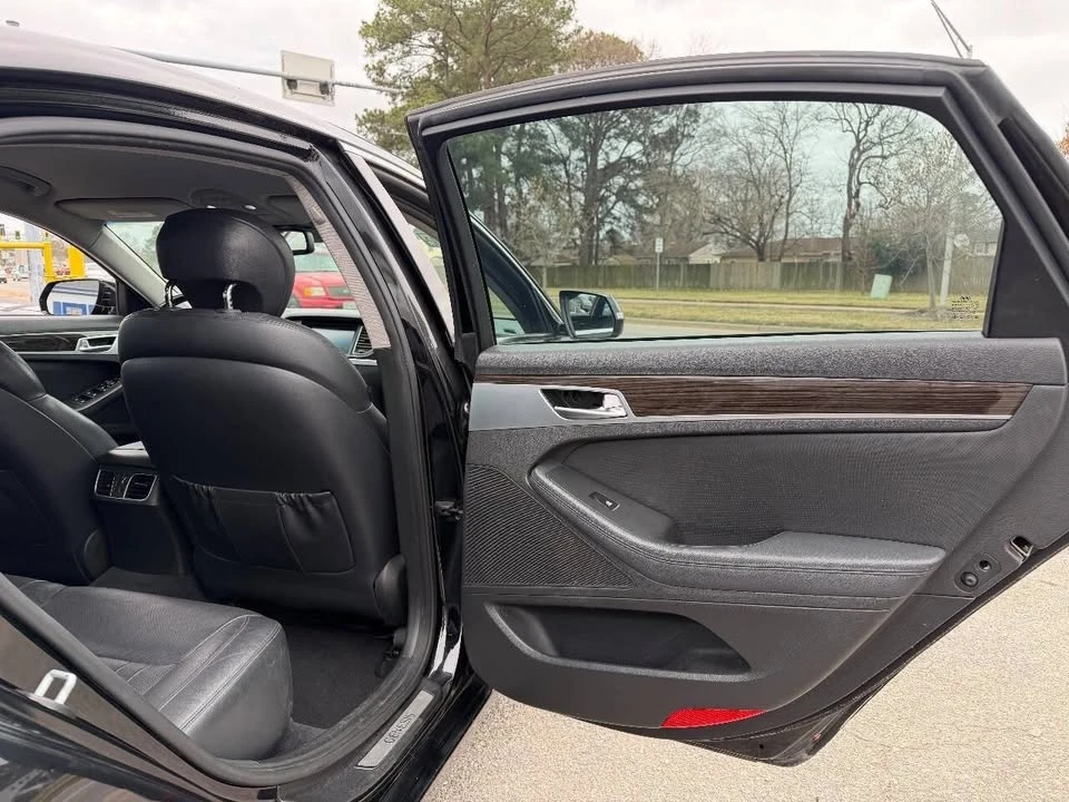 2015 Hyundai Genesis - Image 16 of 20