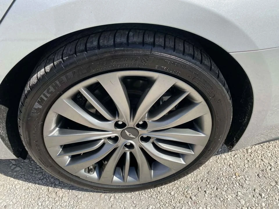 2015 Hyundai Genesis - Image 17 of 20