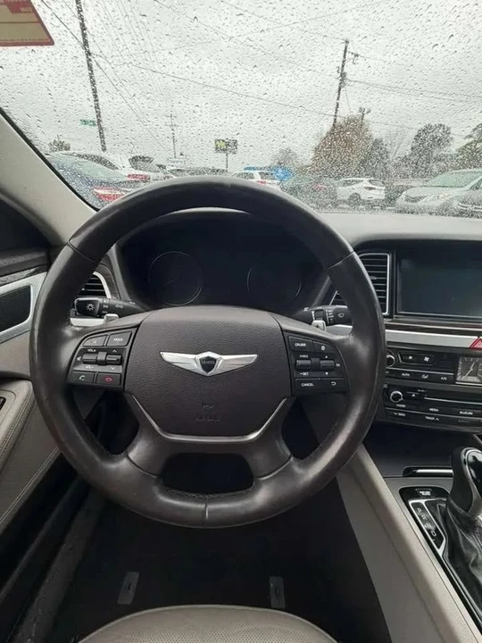 2015 Hyundai Genesis - Image 11 of 17