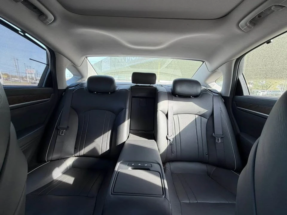 2015 Hyundai Genesis - Image 8 of 9